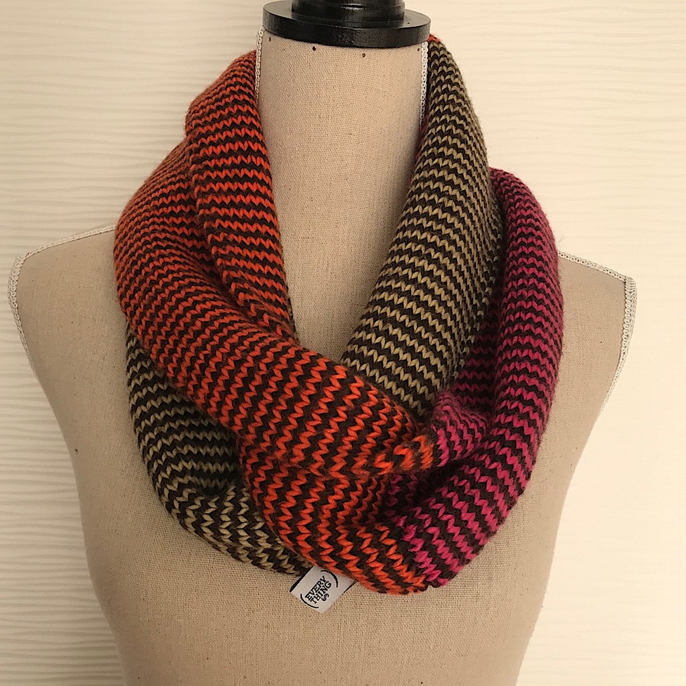 SALE‼️Like NEW EVERY THING Women’s Infinity Scarf